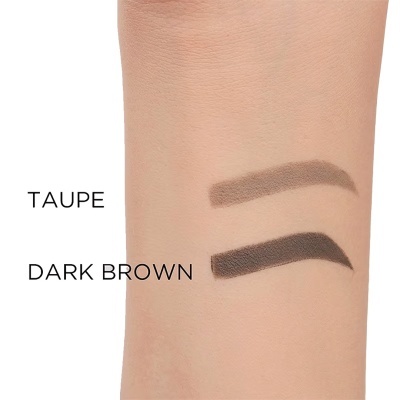 Swatches de maquilhagem em tons Taupe e Dark Brown no antebraço