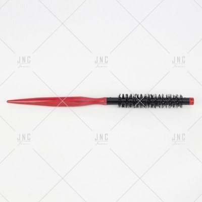 Escova redonda para cabelo com cabo vermelho e cerdas pretas