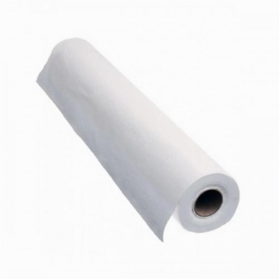 Rolo de papel branco sobre fundo branco