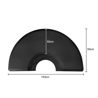 Tapete preto semicircular com recorte central e medidas indicadas