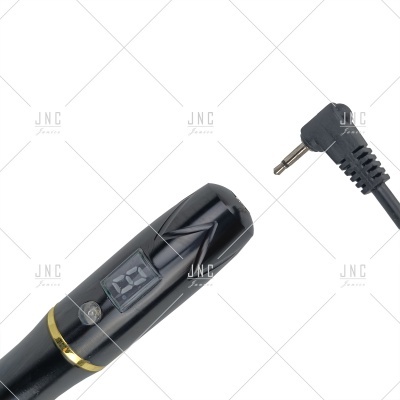 Caneta eletrónica preta com ecrã digital e cabo preto com conector de 3,5 mm