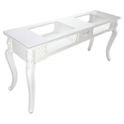 Mesa branca com tampo de vidro e pernas curvas decorativas