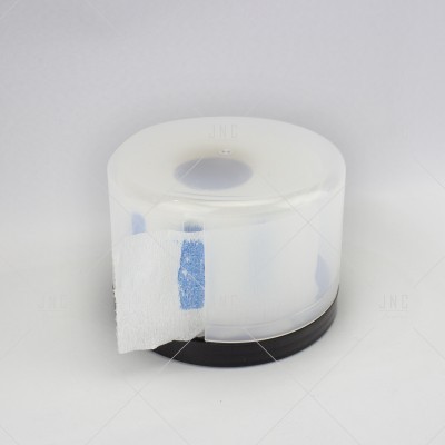 Rolo de papel branco num suporte plástico transparente com base preta