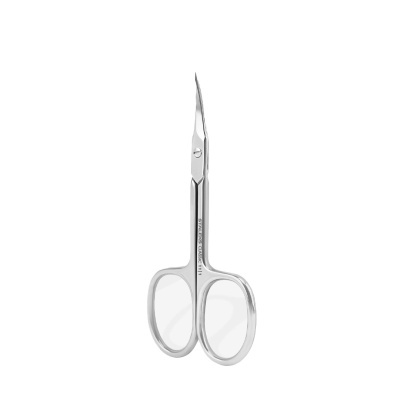 Tesoura pequena de unhas prateada com lâmina curva