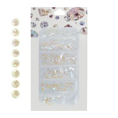 Pacote de strass decorativos variados em fundo com pedras preciosas