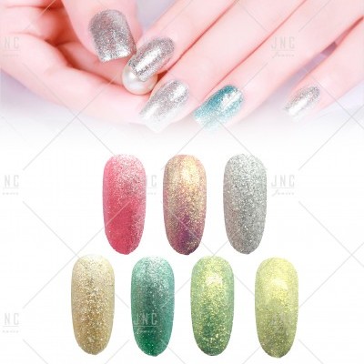 Amostras de unhas postiças brilhantes com glitter em várias cores em fundo branco