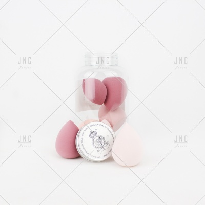 Esponjas de maquilhagem em tons rosa e bege e embalagem circular branca