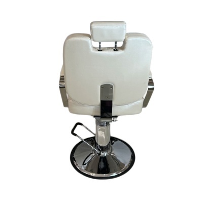 Cadeira de barbeiro branca com base cromada e apoio de cabeça