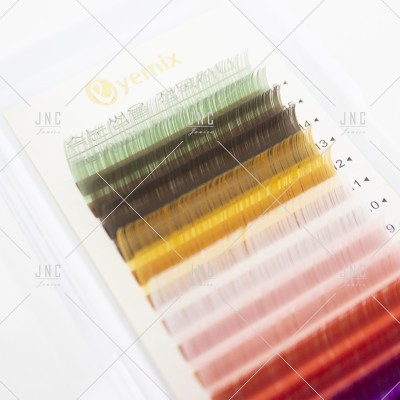 Pacote transparente com extensões de pestanas coloridas variadas