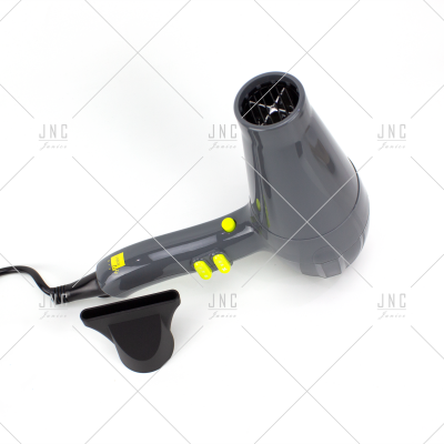 Secador de cabelo cinzento com botões amarelos e bocal concentrador