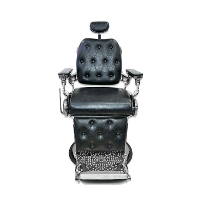 Cadeira de barbeiro preta com estrutura metálica e detalhes acolchoados