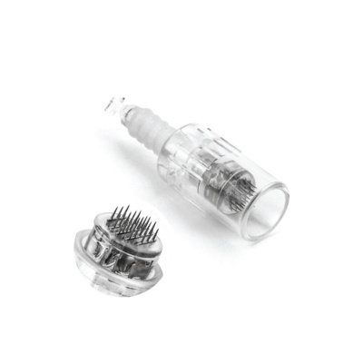 Conjunto de microneedles para tratamento de pele com agulhas finas e transparentes