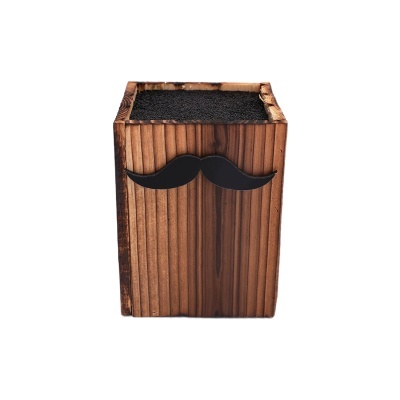 Porta-lápis de madeira com bigode preto e interior de espuma