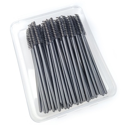 Conjunto de escovas para pestanas com cabo e cerdas escuras em caixa transparente