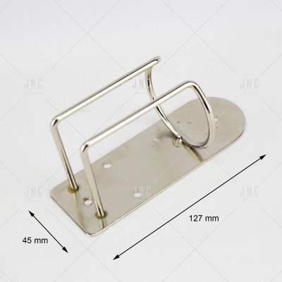 Suporte metálico prateado com barras paralelas e suporte circular