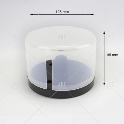 Produto cilíndrico com tampa transparente e base preta sobre fundo branco