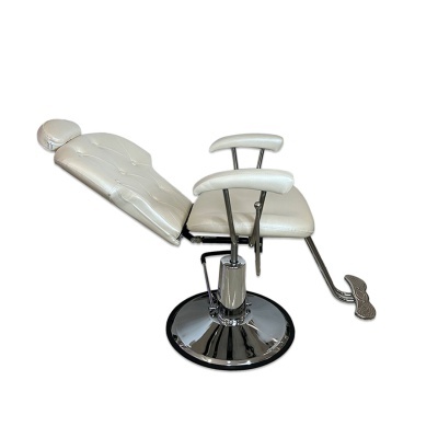 Cadeira de estética branca reclinável com base cromada