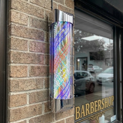 Iluminação LED decorativa colorida montada na parede exterior de barbearia