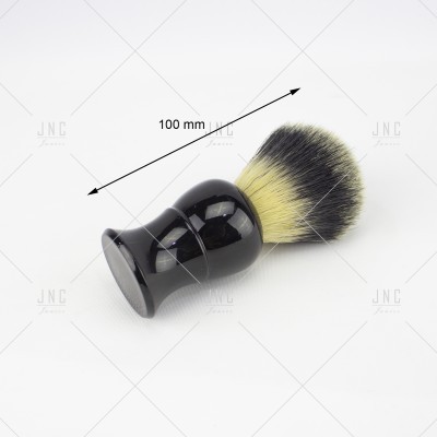 Pincel de barbear com cabo preto e cerdas amarelas e pretas