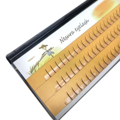 Conjunto de pestanas postiços Neyura eyelash em embalagem amarela com desenho de rapariga.