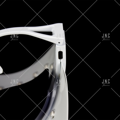 Óculos de proteção brancos com lente transparente curva