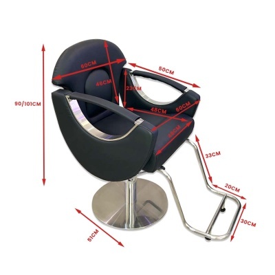 Cadeira de salão preta com base redonda metálica e apoios cromados