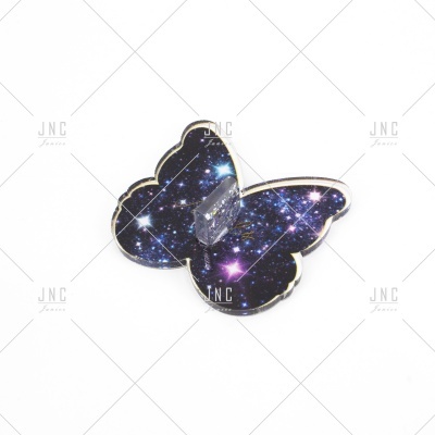 Pendente em forma de borboleta com padrão de espaço estrelado