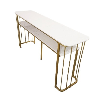 Aparador com tampo de mármore branco e estrutura metálica dourada