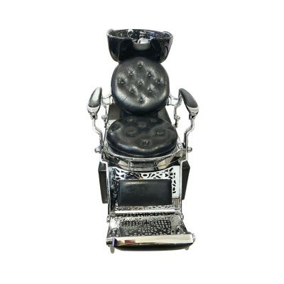 Cadeira de barbeiro vintage preta com estrutura metálica prateada e estofos acolchoados
