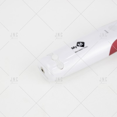 Produto branco e vermelho com texto My M More Natural Therapy sobre superfície branca