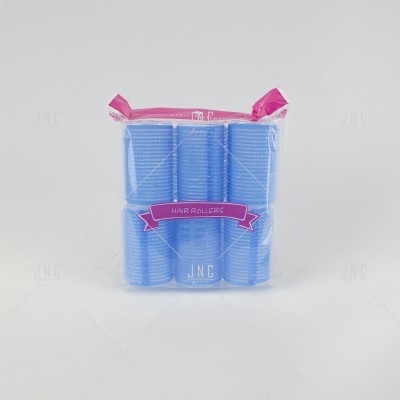 Pacote de rolos de cabelo azuis com etiqueta rosa sobre fundo branco