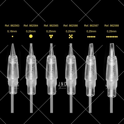 Sete agulhas transparentes de pigmento para tatuagem com números e padrões amarelos sobre fundo preto