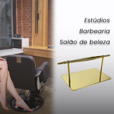Salão de barbearia com cadeira preta e objeto metálico dourado ao lado com texto