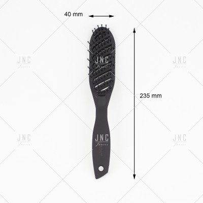 Escova de cabelo preta com texto JNC