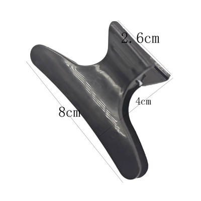 Peça plástica preta com medidas em centímetros sobre fundo branco