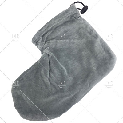 Luva ou saco cinzento claro de tecido macio com fecho de cordão preto