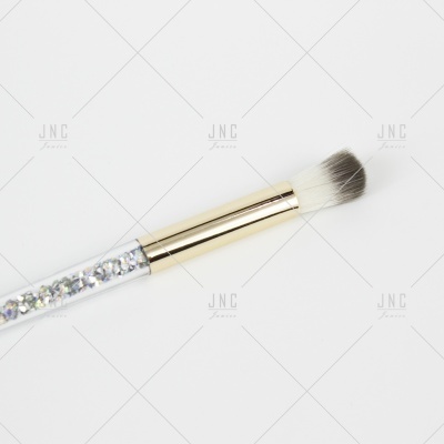 Pincel de maquilhagem com cabo transparente de cristais e cerdas brancas com pontas cinzentas