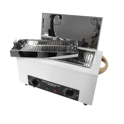 Aparelho de esterilização em aço inoxidável com tampa reflexiva e painéis de controlo