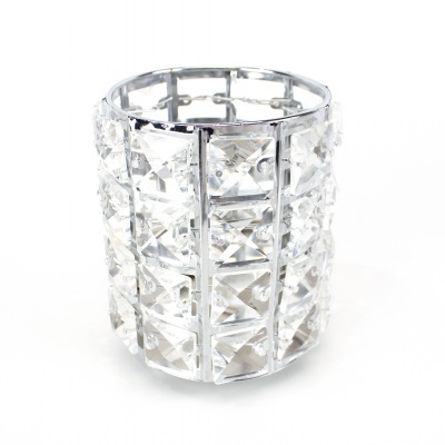 Vaso decorativo metálico com cristais transparentes facetados.