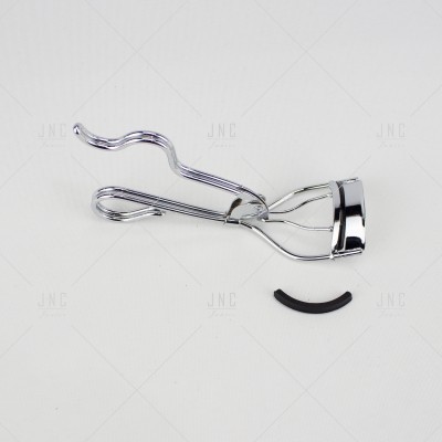 Esmalter de pestanas metálico prateado com borracha preta ao lado