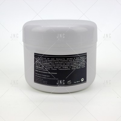 Frasco branco de cosmético com etiqueta preta e texto em português