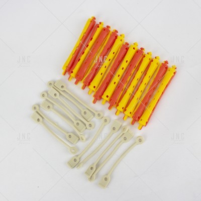 10 rolos de plástico amarelos com detalhes vermelhos e 8 tiras flexíveis brancas sobre fundo branco