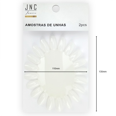 Amostras de unhas artificiais transparentes em embalagem branca com texto