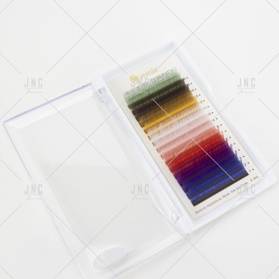 Conjunto de pestanas artificiais coloridas em embalagem plástica transparente