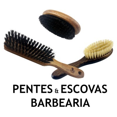 Escovas de barbearia em madeira com cerdas pretas e claras e texto PENTES & ESCOVAS BARBEARIA