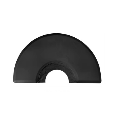 Meia-lua de plástico preto fosco com relevo na metade inferior