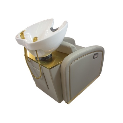 Cadeira de salão de cabeleireiro com lavatório branco e detalhes dourados