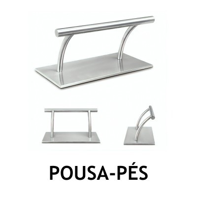 Pousa-pés metálico prateado com base retangular e suporte tubular curvado