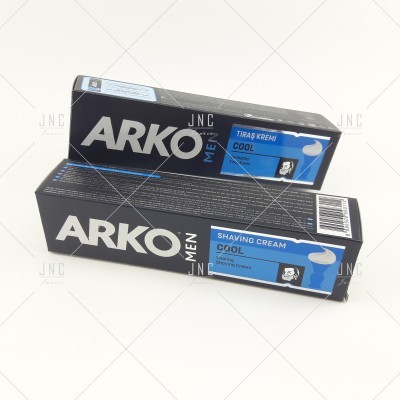 Embalagens de creme de barbear Arko Men preto e azul, textos em turco e inglês, imagem de rosto masculino e tigela com espuma.