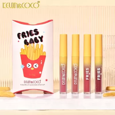 Conjunto de quatro glosses labiais KEVIN&COCO com embalagem ilustrada de batatas fritas